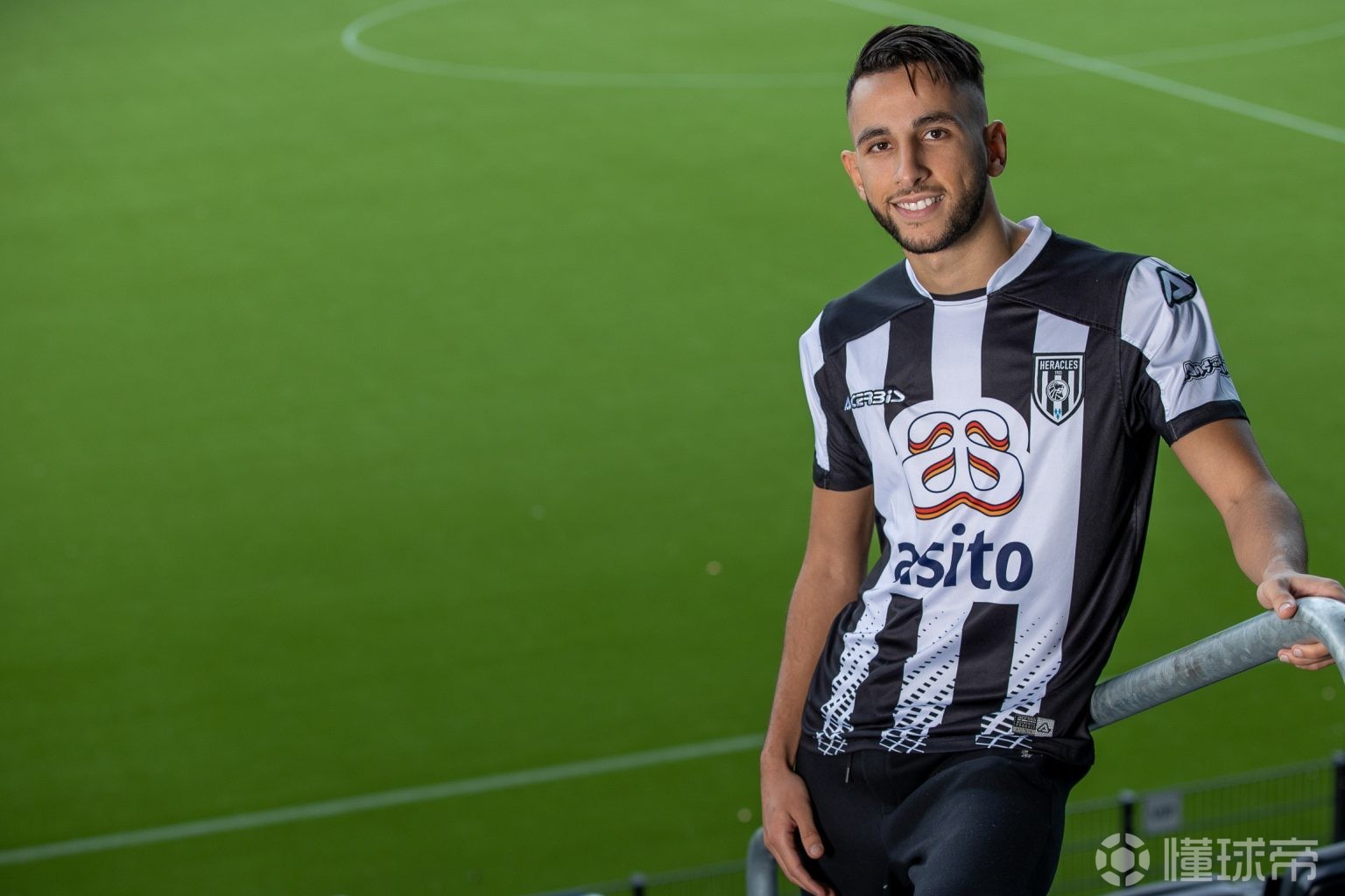 九游体育官网-今晨沃尔夫斯堡备战荷甲；战术微调细节流出；话题不断；临场指挥获称赞的简单介绍