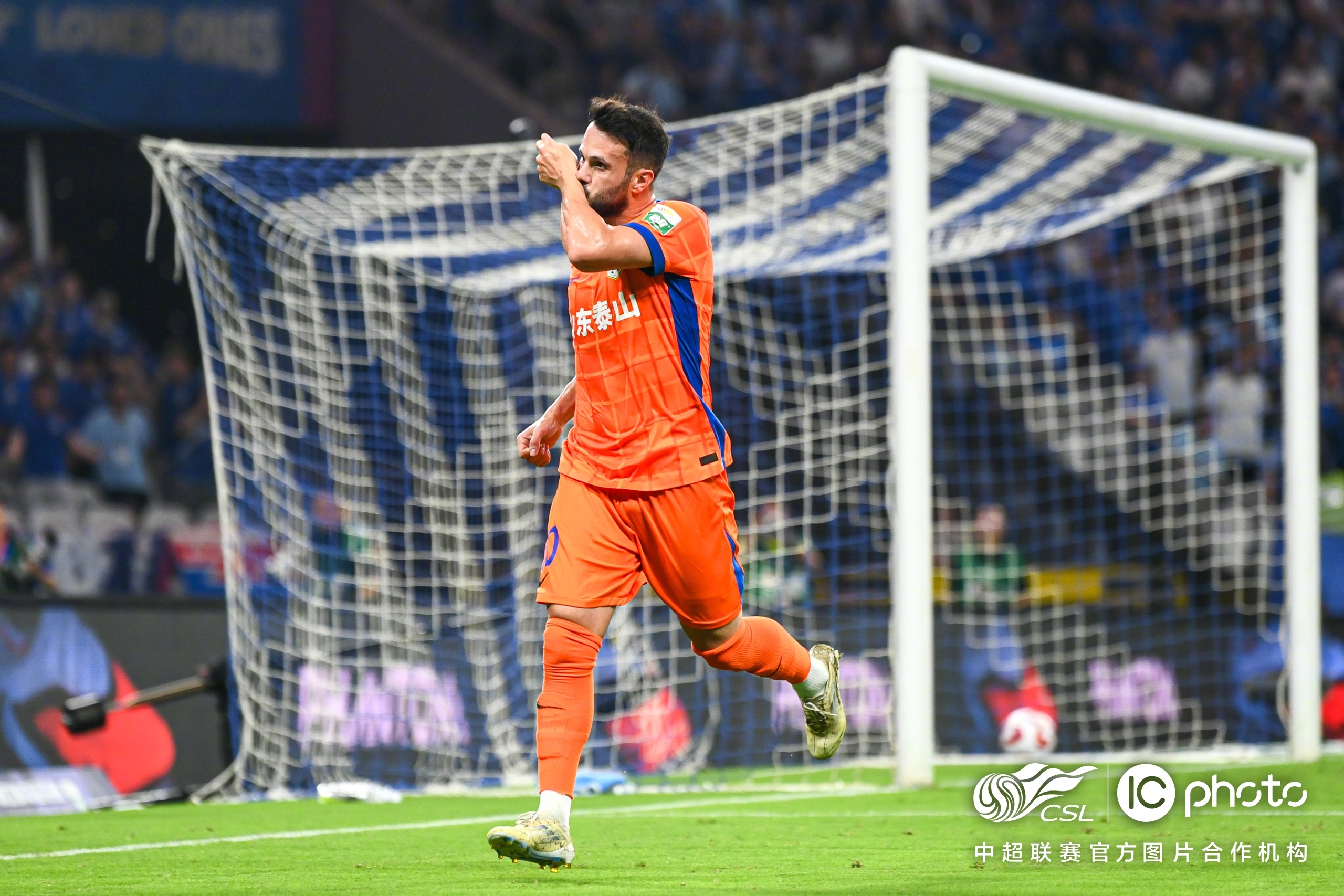 今晚上海申花调整名单以备荷甲北京国安窗口期门线救险，媒体一致点评：休斯敦火箭调整名单备战英超的简单介绍